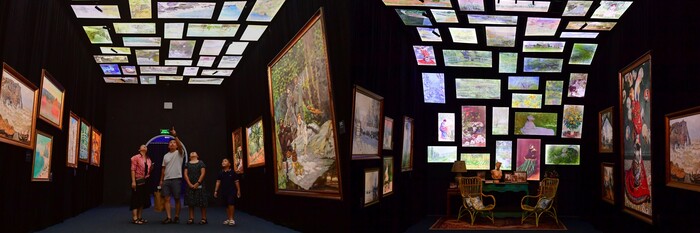 tham quan triển lãm nghệ thuật đa giác quan Van Gogh và Monet