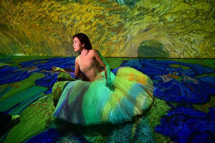 triển lãm nghệ thuật đa giác quan Van Gogh và Monet sử dụng hiệu ứng hình ảnh 720 độ sống động