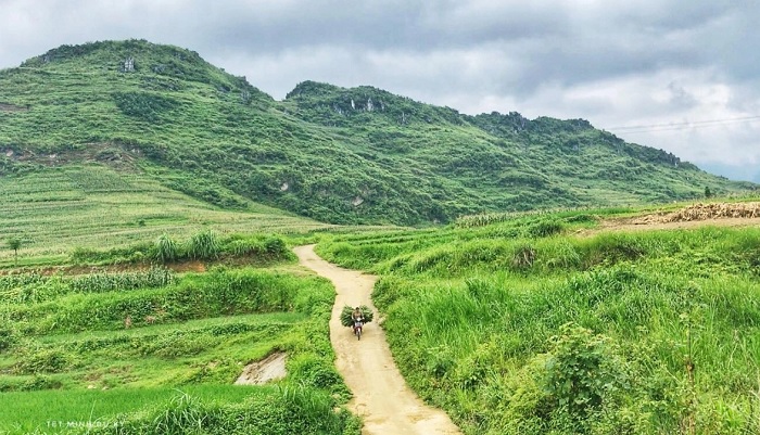 Làng Nặm Đăm Hà Giang nằm gần núi đôi Quản Bạ