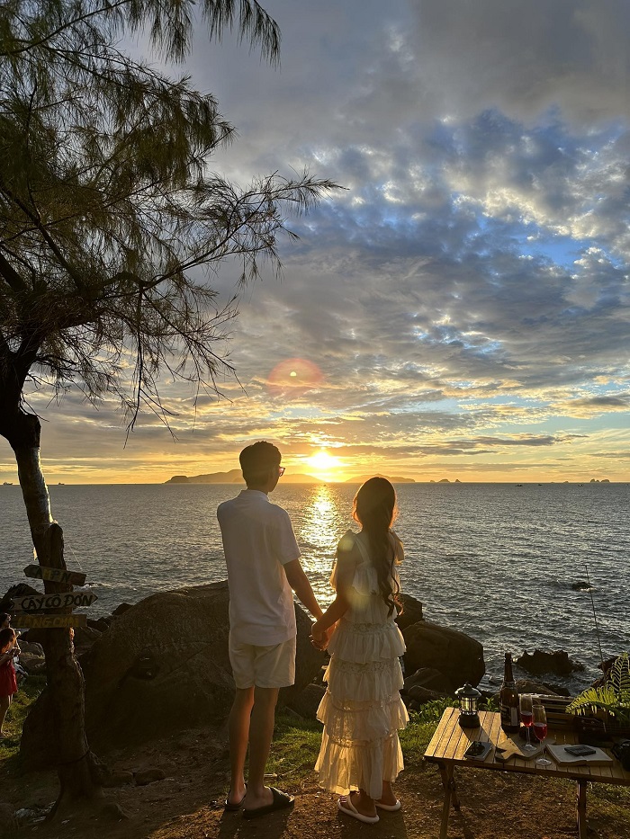 Cây cô đơn trên Bãi Đông Thanh Hoá lên ảnh cực đẹp và lãng mạn