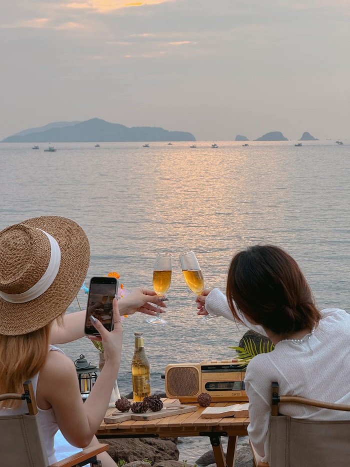 Đừng quên rủ bạn bè tới Bãi Đông Thanh Hoá cắm trại và dã ngoại