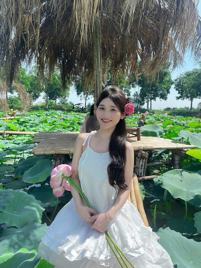 Ở đầm sen Âu Cơ Bắc Ninh có dịch vụ cho thuê trang phục rất thuận tiện