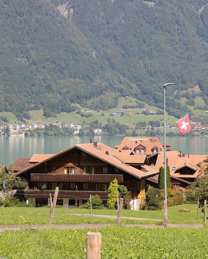 Di chuyển bằng ô tô tự lái tới làng ISeltwald châu Âu