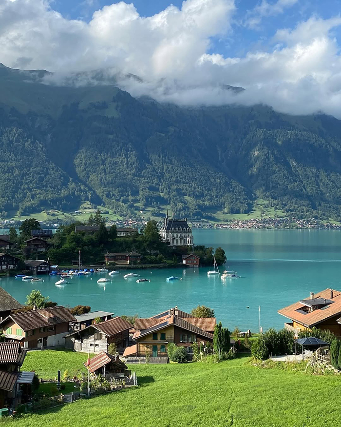 Hồ Brienz tại làng Iseltwald châu Âu