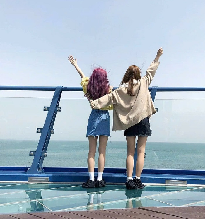 Đài quan sát nhô ra biển cho bạn thăm quan bãi biển ở cự ly đặc biệt bãi biển Haeundae Busan 