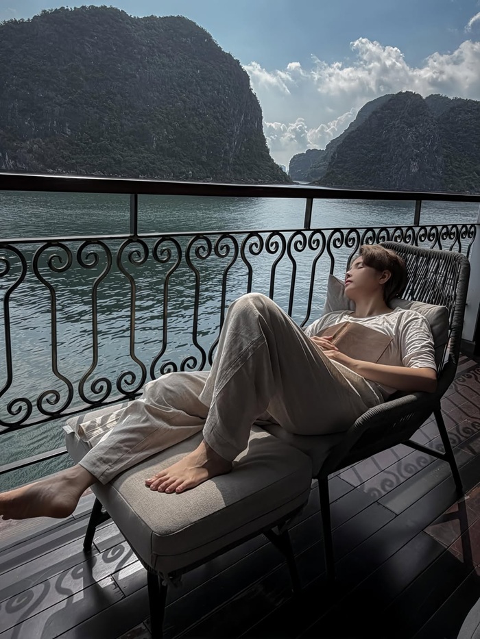 Khoảnh khắc nghỉ ngơi yên bình giữa thiên nhiên hùng vĩ của di sản thế giới.