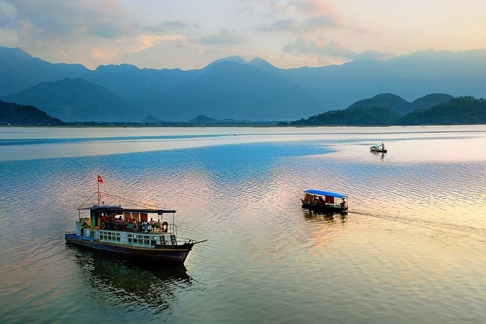 tháng 7 nên đi du lịch ở đâu Miền Bắc tháng 7 nên đi du lịch ở đâu Miền Bắc Trải nghiệm đi thuyền thăm quan Hồ Núi Cốc