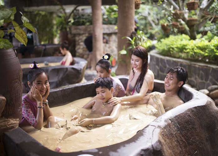 Trải nghiệm tắm bùn khoáng trên đảo Hòn Tằm
