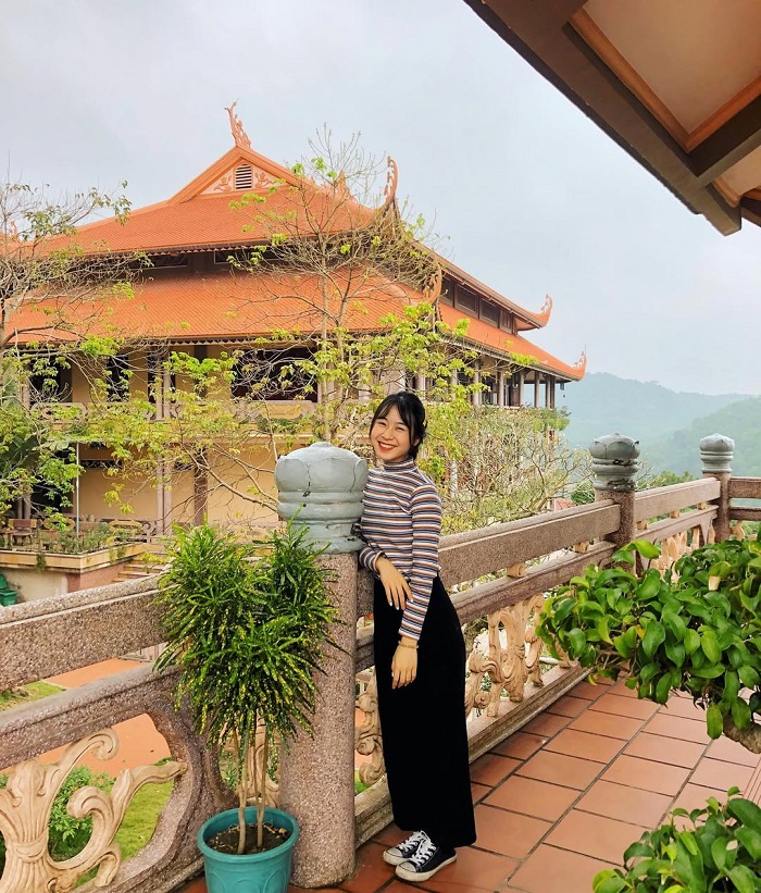 Chùa Cái Bầu Quảng Ninh là điểm dừng chân nổi tiếng ở Quảng Ninh