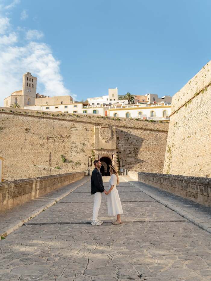Ghé thăm đảo Ibiza Tây Ban Nha, khám phá phố cổ Dalt Vila