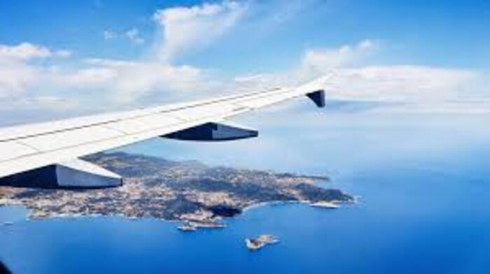 Phương tiện di chuyển đến đảo Ibiza Tây Ban Nha là máy bay