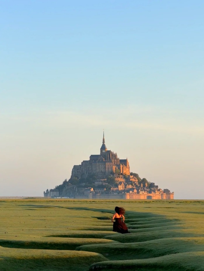 Check-in với quần thể kiến trúc trên đảo Mont Saint-Michel Pháp