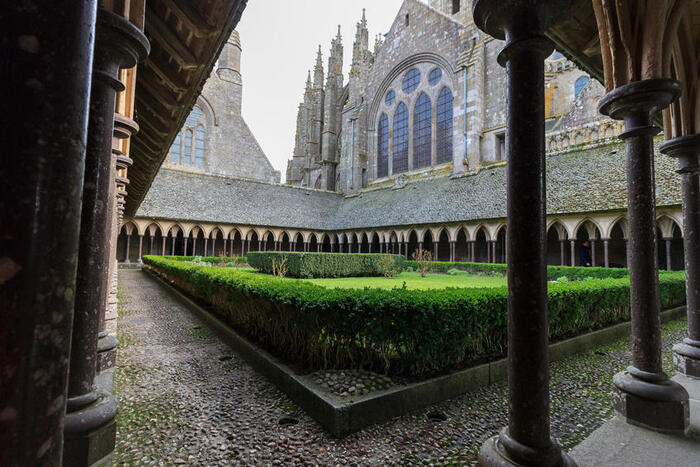 Chiêm ngưỡng các công trình kiến trúc nổi tiếng trên đảo Mont Saint-Michel Pháp