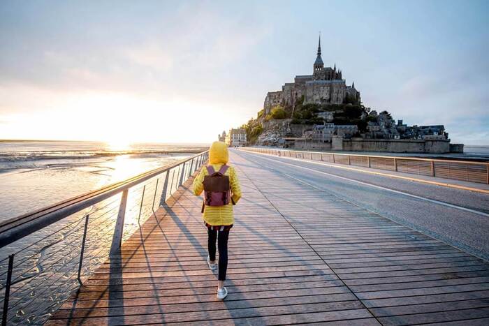 Đi bộ tới đảo Mont Saint-Michel Pháp