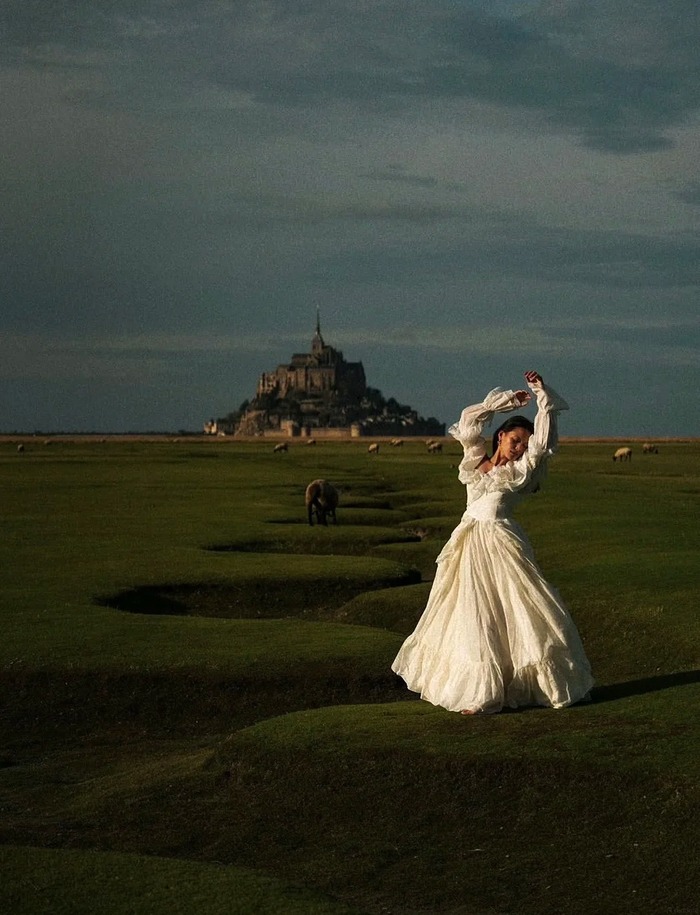 Nên đến đảo vào lúc sáng sớm đảo Mont Saint-Michel Pháp