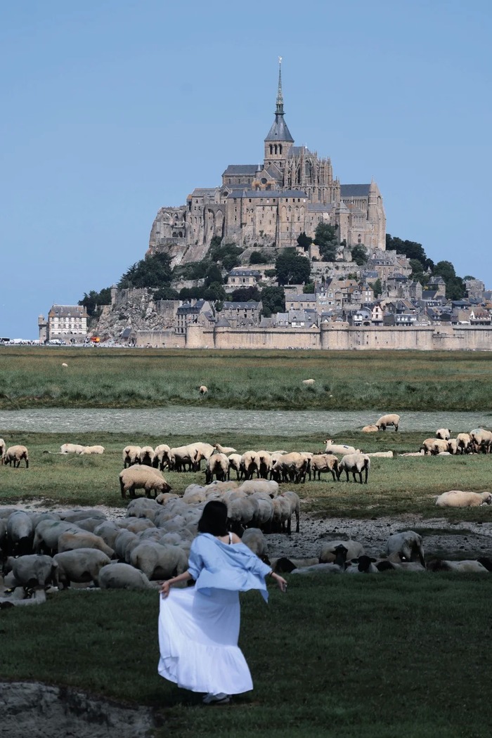 Check-in với quần thể kiến trúc trên đảo Mont Saint-Michel Pháp