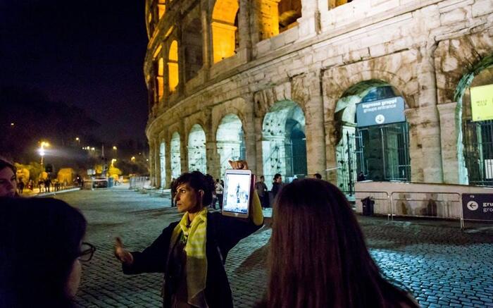 Tham gia tour đêm đấu trường La Mã cổ đại Colosseum Ý