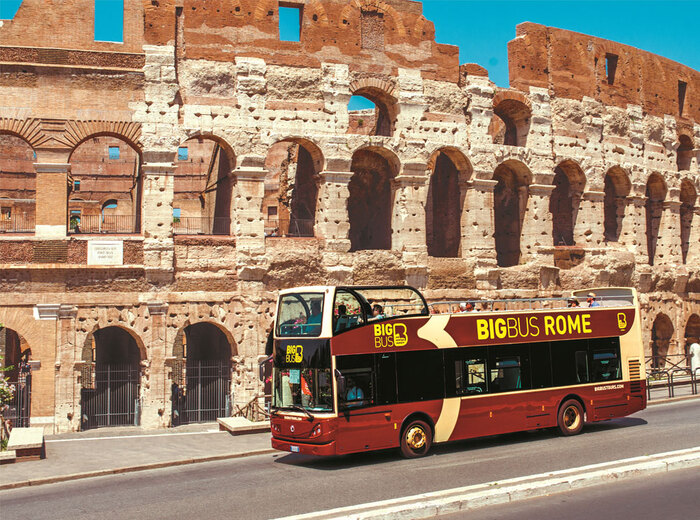 Phương tiện di chuyển đến đấu trường La Mã cổ đại Colosseum Ý là xe bus
