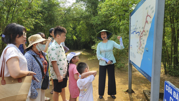Tham gia tour tham quan địa đạo Vịnh Mốc Quảng Trị