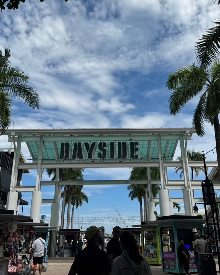 Bayside Marketplace - Địa điểm du lịch mùa hè tại Miami