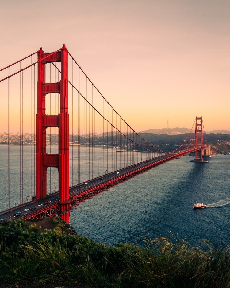 Golden Gate Bridge - điểm du lịch San Francisco mùa hè