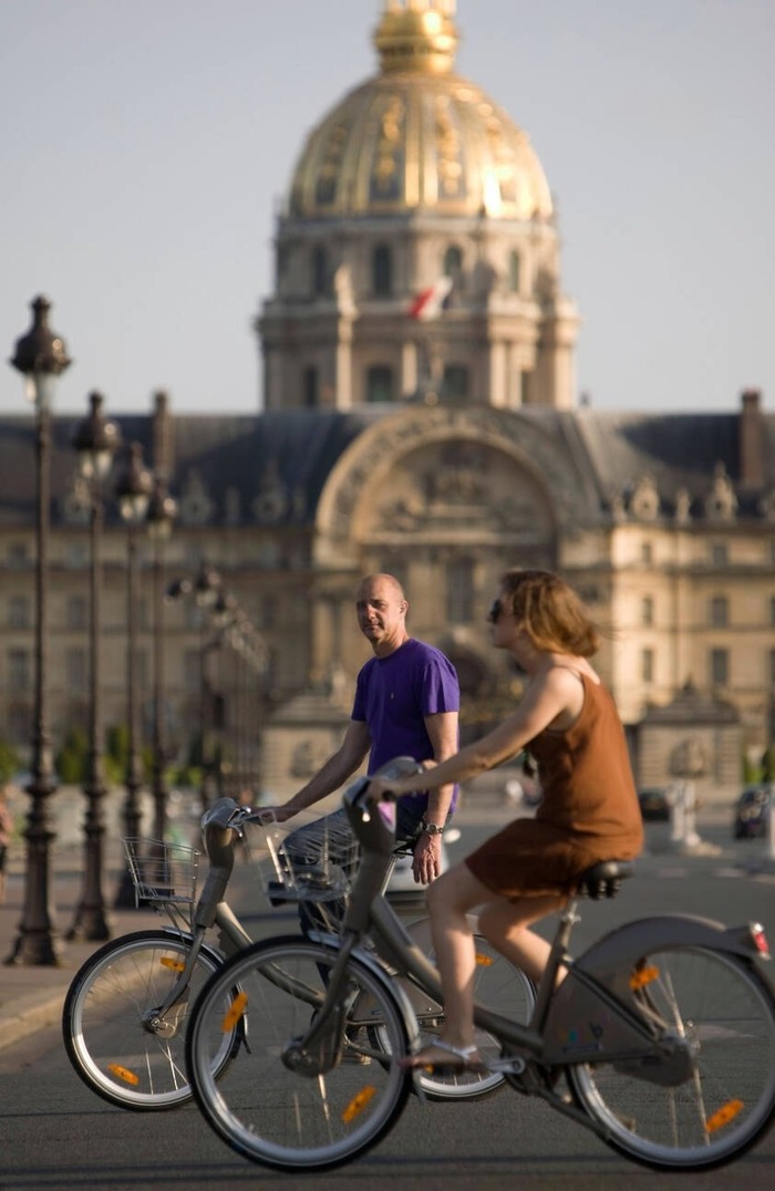 Phương tiện di chuyển đến điện Invalides Pháp là xe đạp