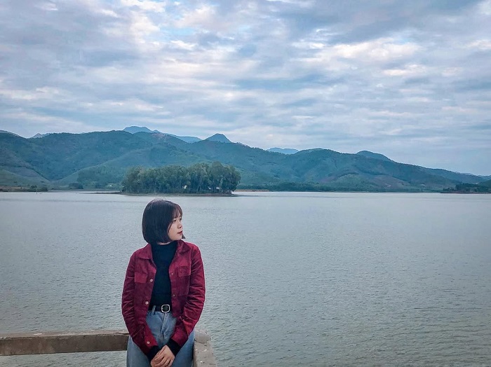 Hồ Khe Chè Quảng Ninh chỉ cần đứng vào là có cảnh đẹp