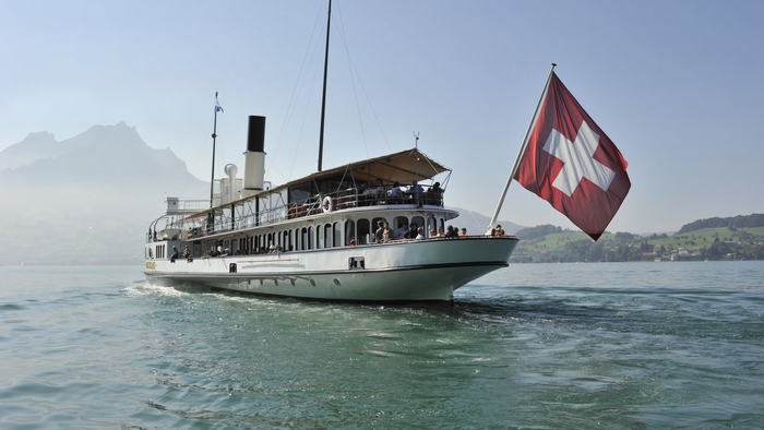 Đi thuyền vãn cảnh hồ Luzern Thụy Sĩ 