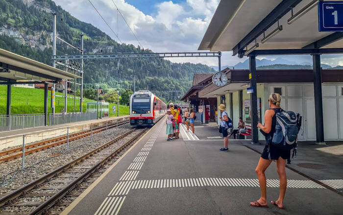Phương tiện di chuyển đến hồ Luzern Thụy Sĩ là tàu hỏa