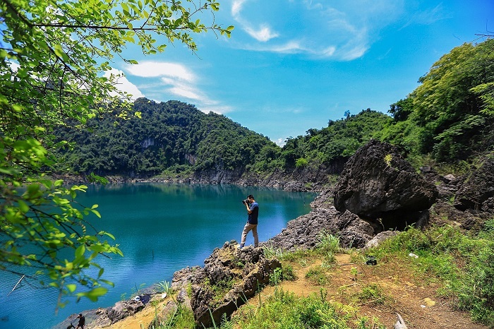 Đường tới Hồ Mắt Ngọc Hòa Bình không hẳn dễ dàng nhưng mang tới nhiều cung bậc cảm xúc