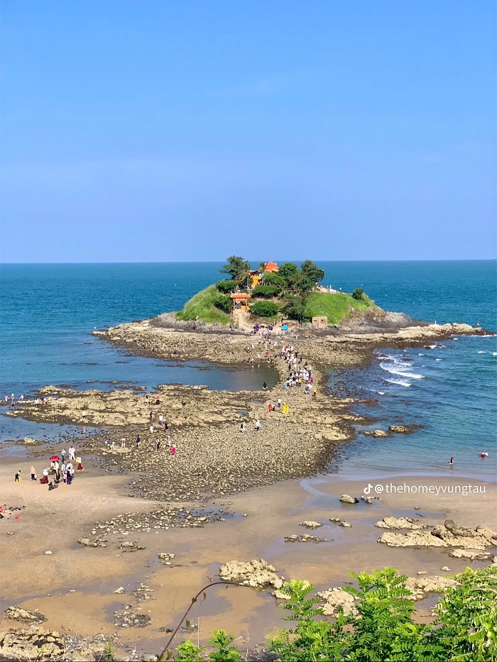 Con đường đi bộ rẽ biển để tới Hòn Bà Vũng Tàu