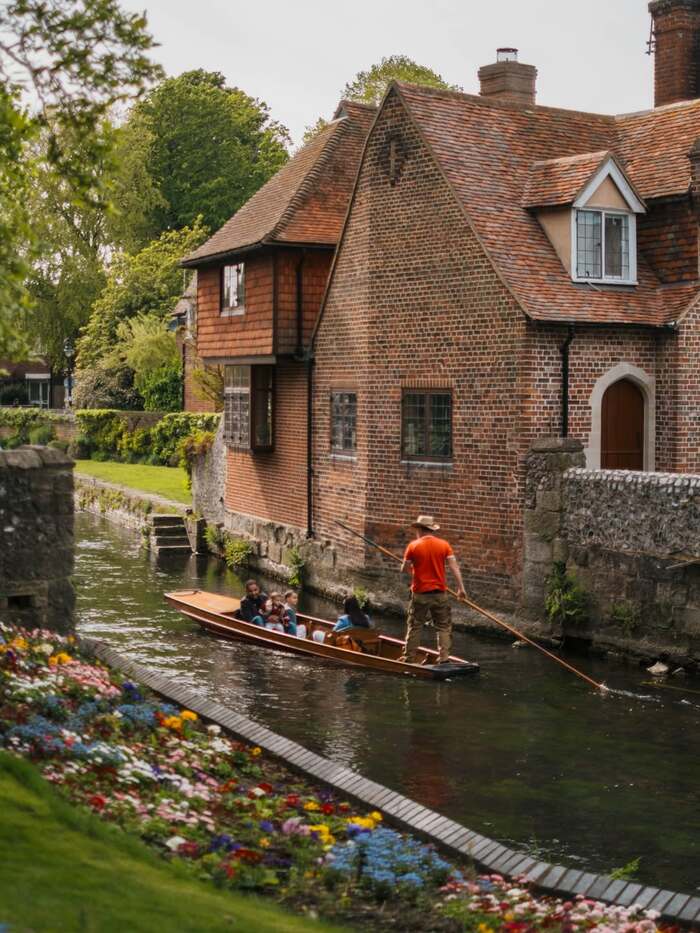 Kinh nghiệm du lịch Canterbury Anh:- Đi thuyền du ngoạn ngắm cảnh trên sông Stour
