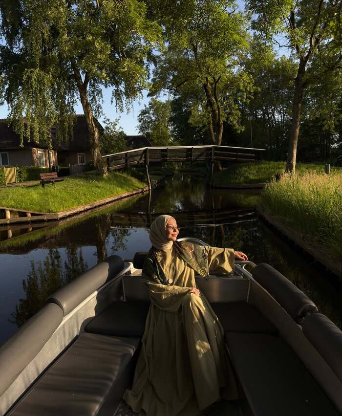 Bạn có thể ghé thăm làng Giethoorn Hà Lan vào bất cứ thời điểm nào trong năm