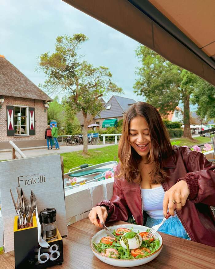 Các hoạt động du lịch thú vị tại làng Giethoorn Hà Lan -Thưởng thức các món ăn địa phương hấp dẫn