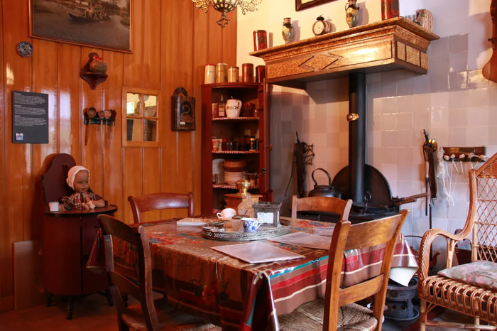 Các hoạt động du lịch thú vị tại làng Giethoorn Hà Lan - Tham quan bảo tàng Het Olde Maat Uus