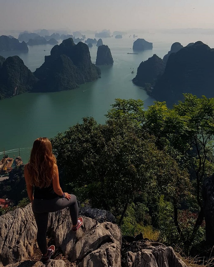 Núi Bài Thơ Quảng Ninh ngắm Vịnh Hạ Long tuyệt đẹp