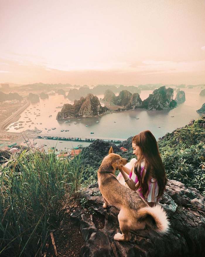 Núi Bài Thơ Quảng Ninh được du khách quốc tế yêu thích