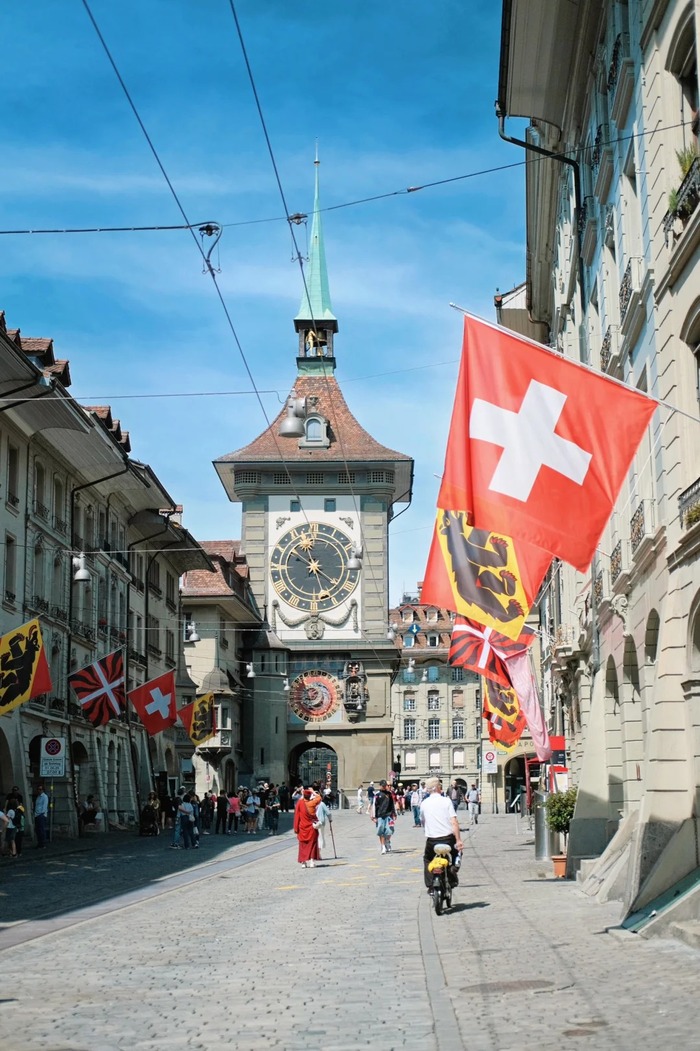 Tháp đồng hồ Zytglogge ở phố cổ Bern Thụy Sĩ