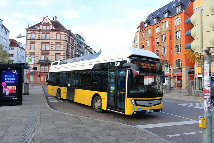 Phương tiện di chuyển đến quảng trường Schillerplatz Đức là xe bus