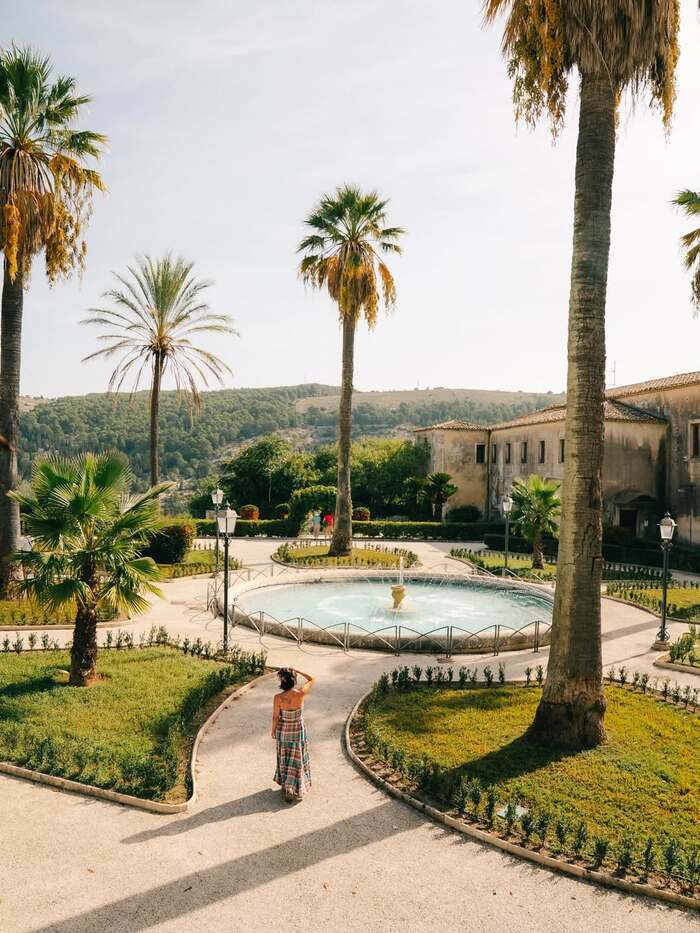 Du lịch thành phố Ragusa Ý - Dạo chơi tại vườn Giardino Ibleo