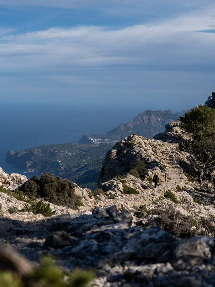 trekking núi khi đến thị trấn Sóller Tây Ban Nha