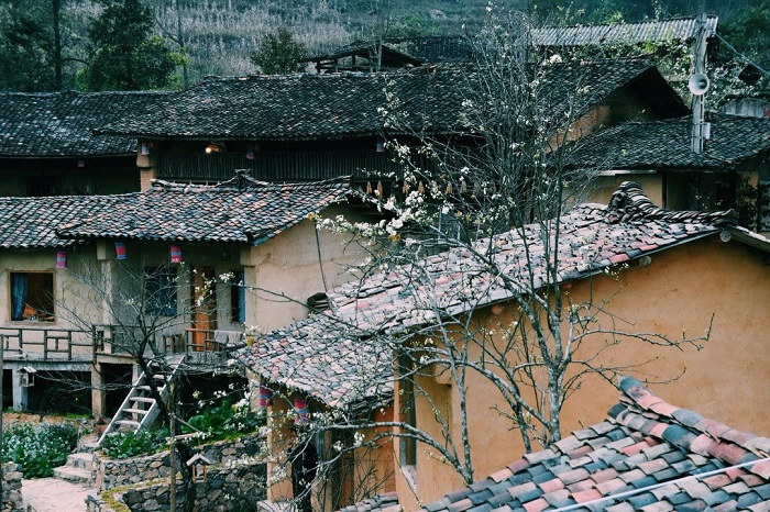 Thôn Thèn Pả Hà Giang với những ngôi nhà lợp ngói cổ kính