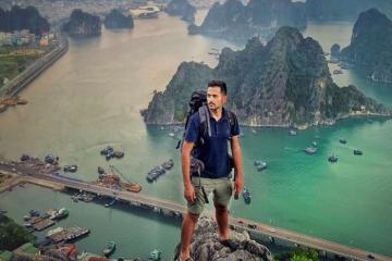 Lên núi Bài Thơ Quảng Ninh ngắm toàn cảnh Vịnh Hạ Long từ trên cao
