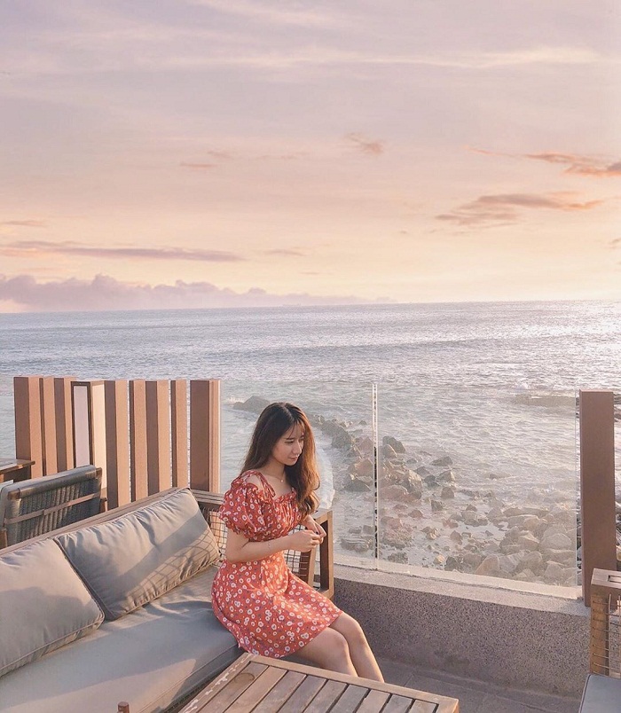 Beach Stop Lounge and coffee 