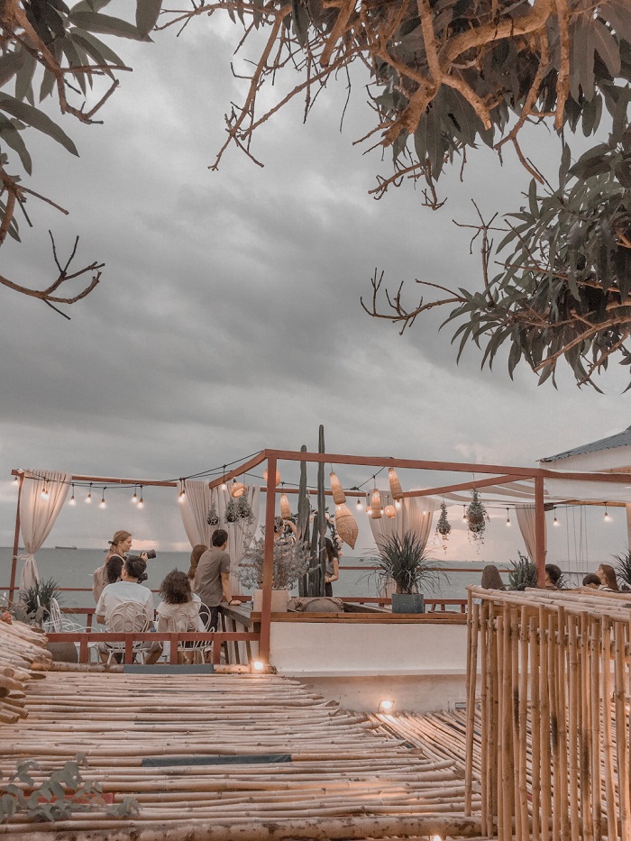 Beach Stop Lounge and coffee 