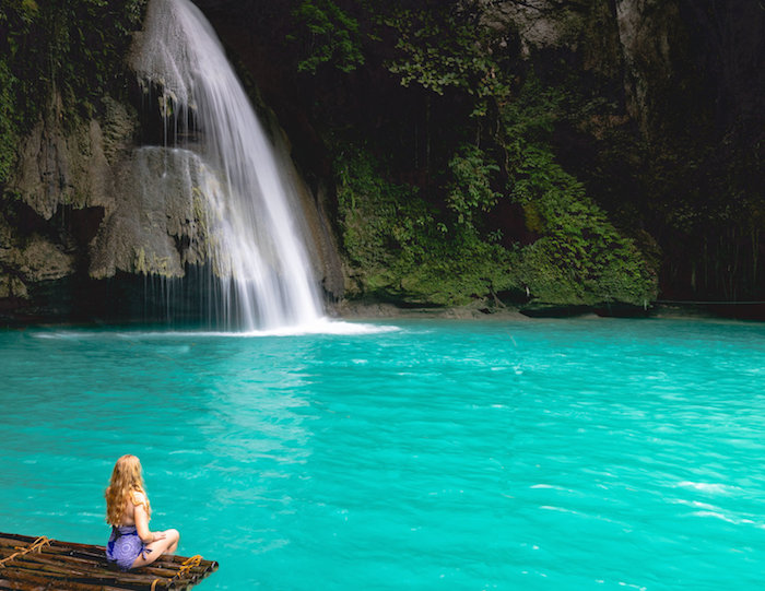 Thác nhiều tầng Kawasan ở Philippines - thiên đường xanh ngọc bích