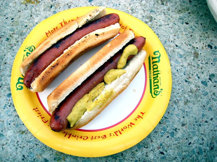 Sự thật đáng ngạc nhiên về món hot dog biểu tượng của người Mỹ