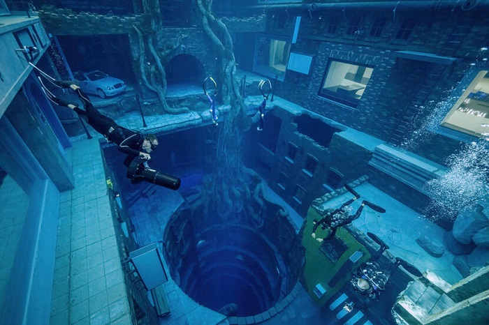 bể bơi sâu nhất thế giới ở Dubai