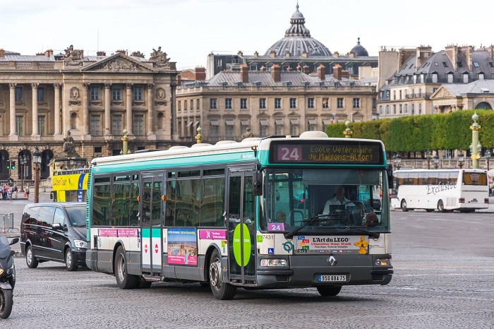 du lịch Paris trên xe buýt