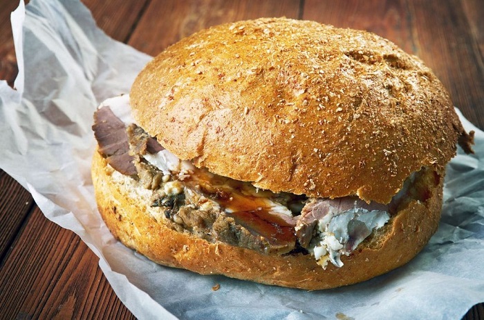 sandwich thịt bò - loại bánh sandwich nổi tiếng của Mỹ